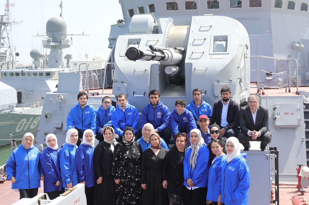 Экскурсия для студентов и сотрудников АНО ВО «Научно-клинический центр имени Башларова» на сторожевой военный корабль «Дагестан».