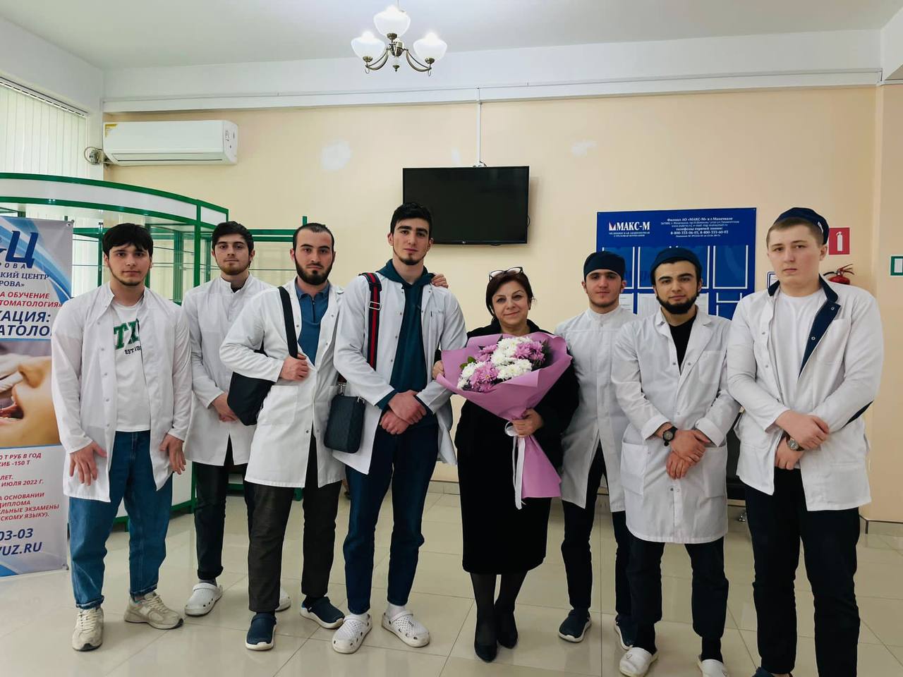 Поздравляем с этим прекрасным днём - с днём 8 марта !