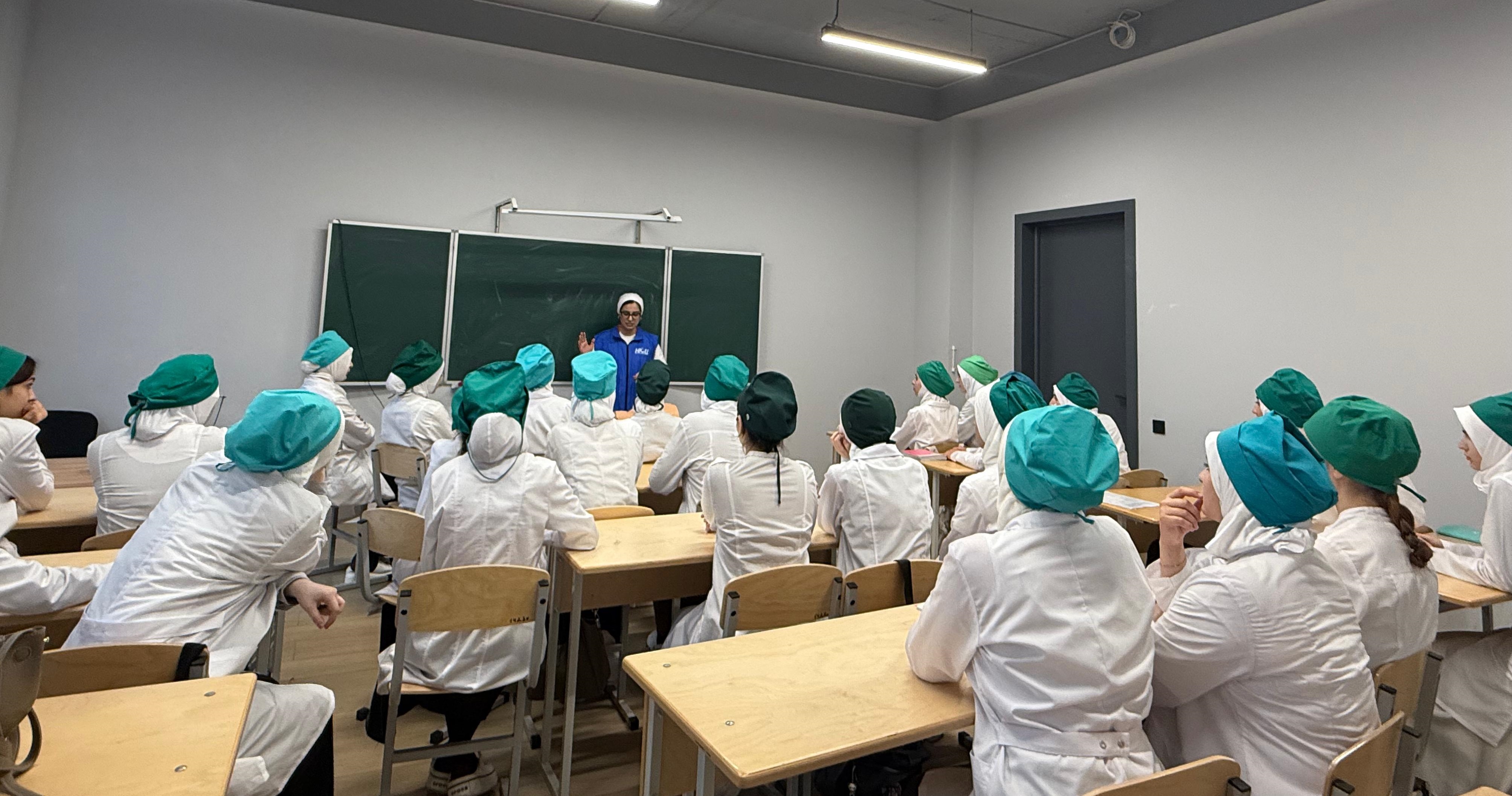 Студенты Научно-клинического центра имени Башларова и Медицинского колледжа имени Башларова объединяются для обучения спасению жизней