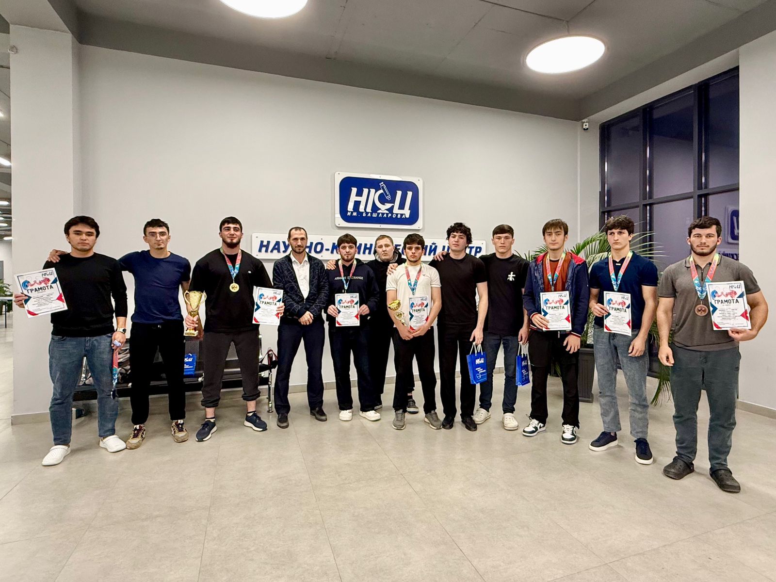 Турнир по армрестлингу